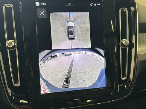 Used 2026 Volvo XC40 B5 Plus w/ Protection Package Premier image 18