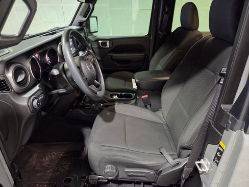 Used 2022 Jeep Wrangler Sport image 9