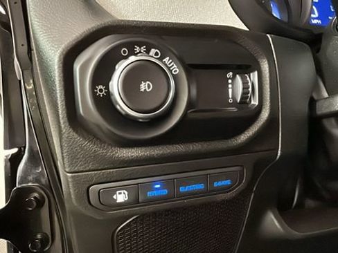 Used 2024 Jeep Wrangler Unlimited w/ Convenience Group AWD/4WD image 19
