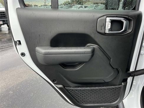 Used 2025 Jeep Gladiator Sport image 21