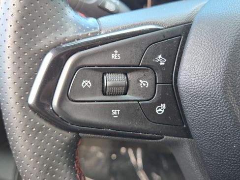 Used 2025 Chevrolet Trax RS FWD image 22
