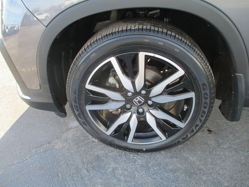 Used 2019 Honda Pilot Touring image 11