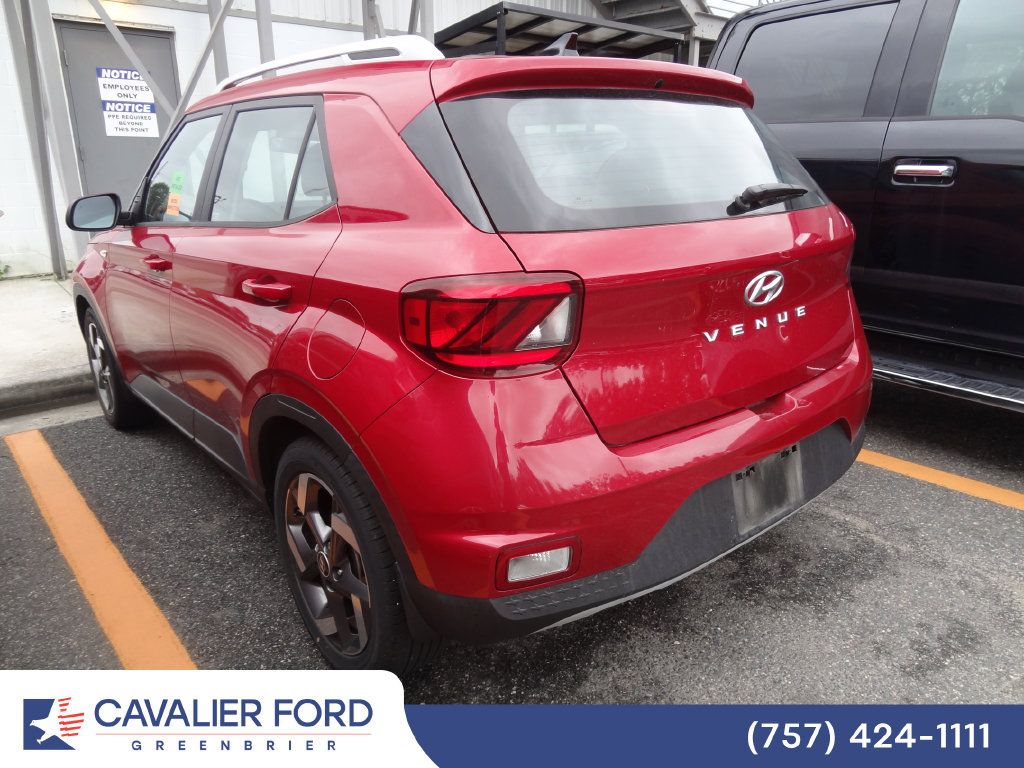 Used 2022 Hyundai Venue SEL FWD image 4
