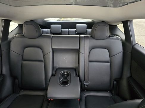 Used 2024 Tesla Model Y Long Range image 44