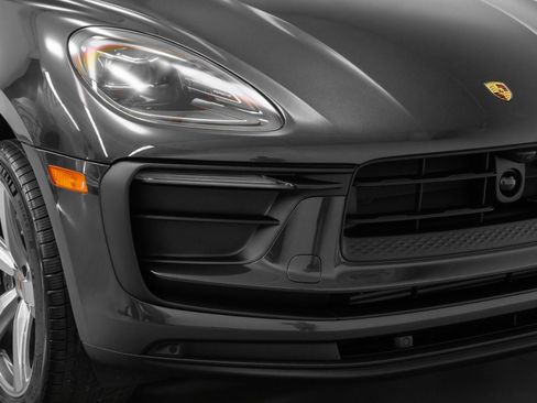 Used 2025 Porsche Macan image 16