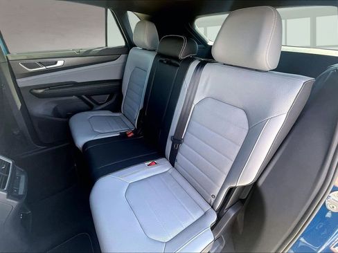 Used 2025 Volkswagen Atlas Cross Sport SEL R-Line AWD/4WD image 27