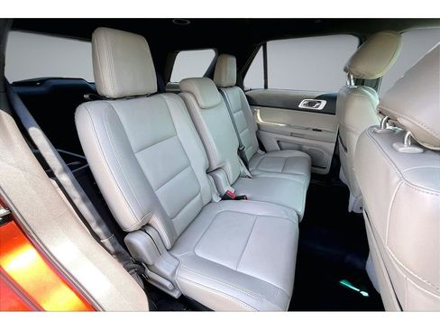 Used 2015 Ford Explorer XLT w/ Equipment Group 202A AWD/4WD image 28