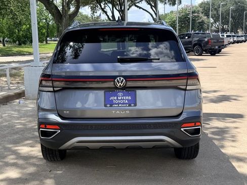 Used 2026 Volkswagen Taos SE FWD image 8