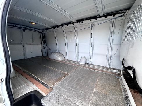 Used 2014 Chevrolet Express 3500 Extended image 11