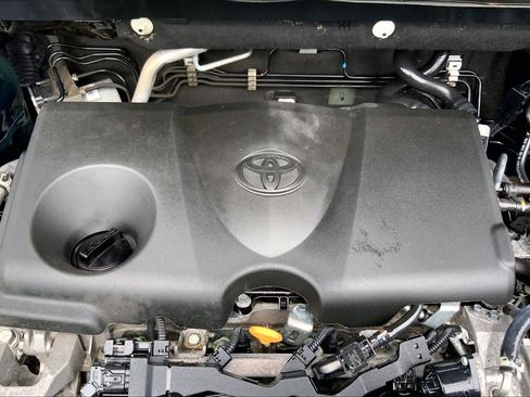 Used 2024 Toyota RAV4 XLE FWD image 32