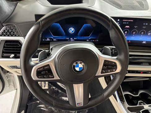 Used 2023 BMW X7 xDrive40i w/ M Sport Package AWD/4WD image 37