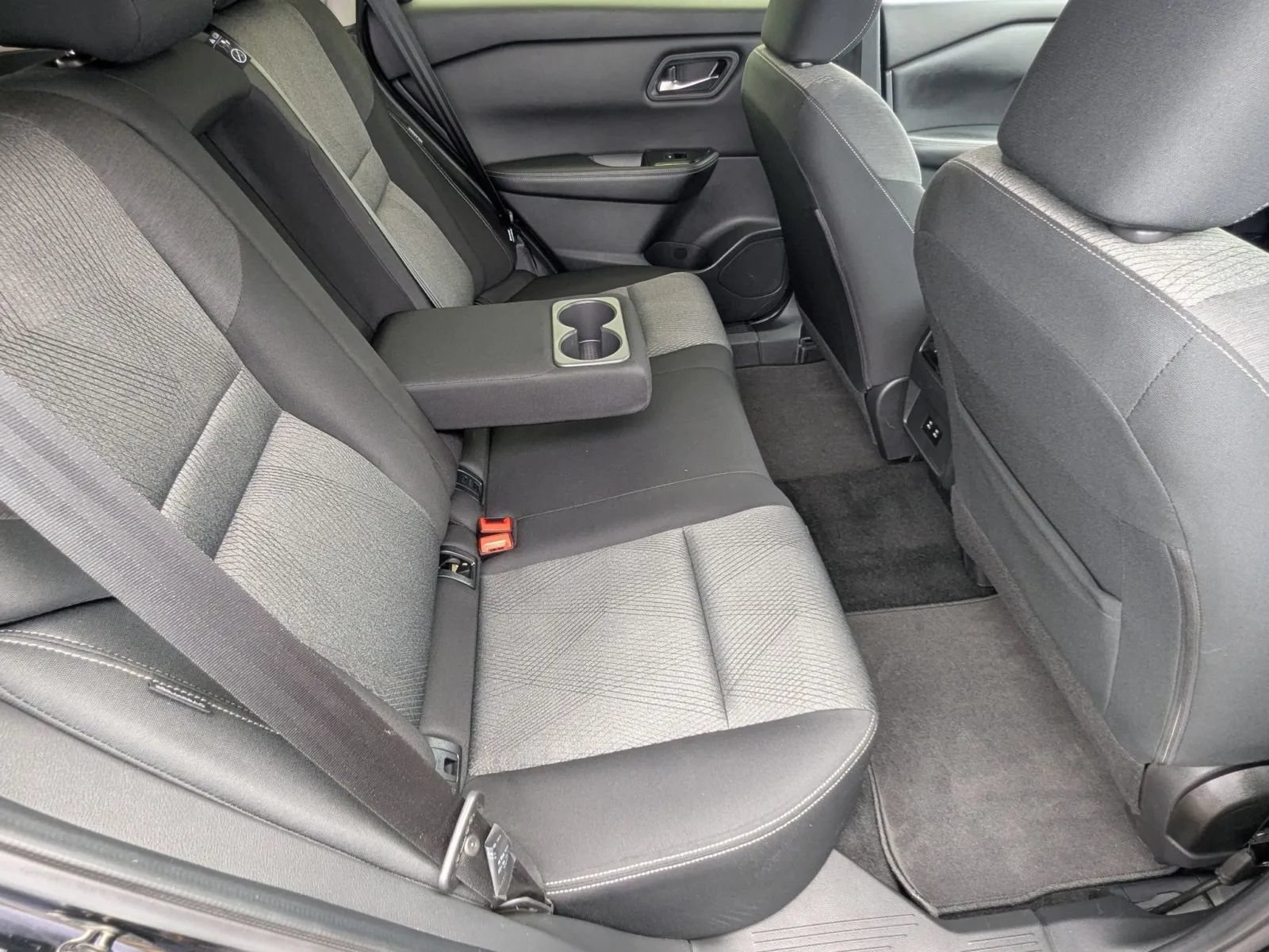 Certified 2024 Nissan Rogue SV FWD image 14