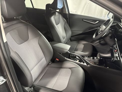 Certified 2025 Kia Niro EX image 31