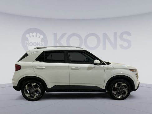 Used 2022 Hyundai Venue SEL FWD image 12