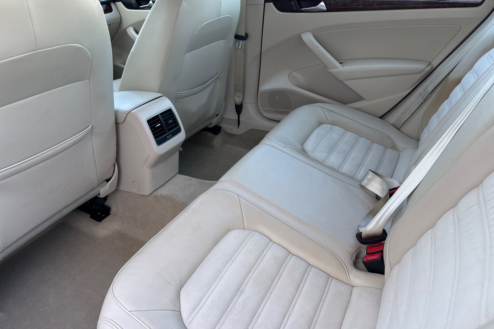Used 2013 Volkswagen Passat TDI SEL Premium FWD image 12