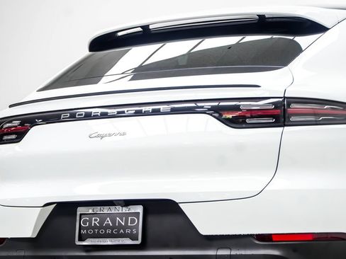 Used 2023 Porsche Cayenne Coupe AWD/4WD image 14