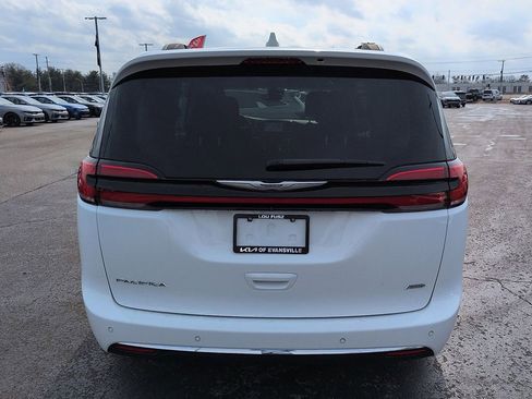 Used 2021 Chrysler Pacifica Touring w/ Cold Weather Group image 6