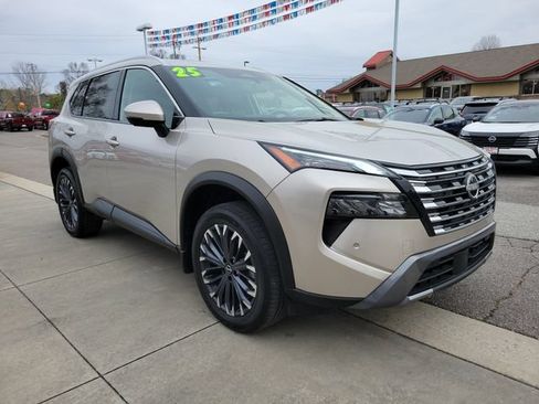 Certified 2025 Nissan Rogue SL w/ Tech Package AWD/4WD image 1