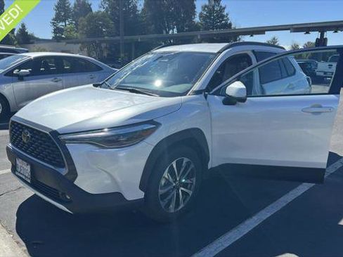 Certified 2023 Toyota Corolla Cross XLE image 1