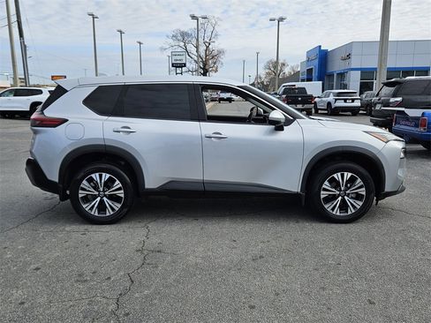 Used 2021 Nissan Rogue SV image 11