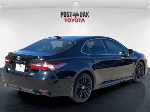 Used 2021 Toyota Camry XSE w/ Cold Weather Package image 7