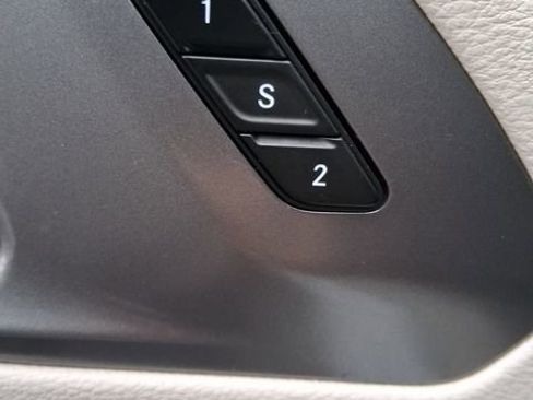 Used 2024 Chrysler Pacifica Touring-L image 13