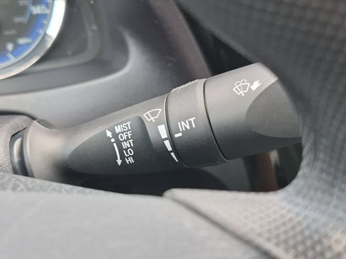 Used 2018 Toyota Corolla LE FWD image 24