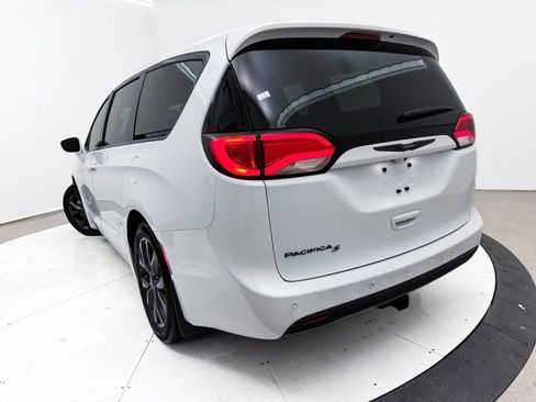Used 2018 Chrysler Pacifica Touring Plus w/ S Appearance Package FWD image 8