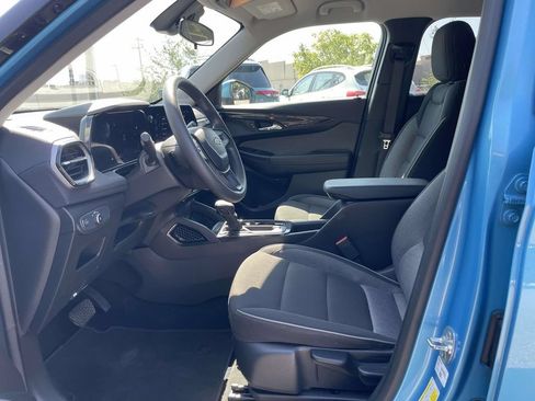 Used 2025 Chevrolet TrailBlazer LT AWD/4WD image 15