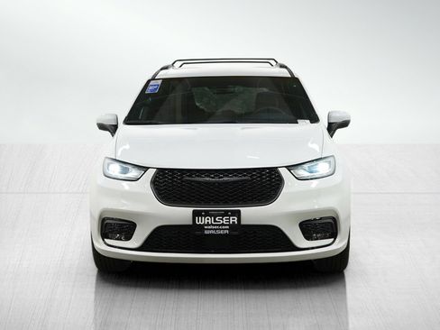 Used 2023 Chrysler Pacifica Touring-L w/ S Appearance Package image 8