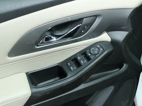 Used 2023 Chevrolet Traverse LS image 13