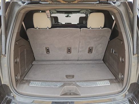 Used 2022 Chevrolet Tahoe Z71 w/ Luxury Package image 15