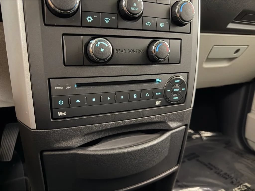 Used 2009 Dodge Grand Caravan SXT w/ Entertainment Group 2 FWD image 21