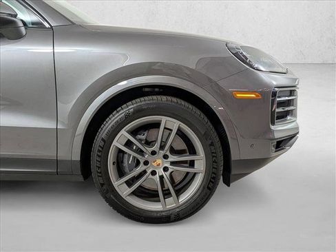 Used 2025 Porsche Cayenne image 11