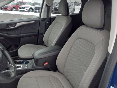 Used 2022 Ford Escape SE image 12