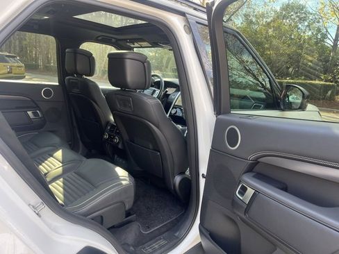 Used 2024 Land Rover Discovery Metropolitan Edition image 12