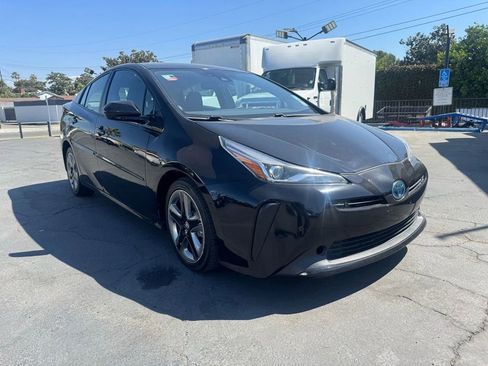 Used 2020 Toyota Prius XLE image 2