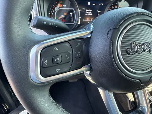 Used 2026 Jeep Wrangler Unlimited Sahara AWD/4WD image 22