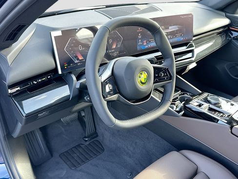 New 2026 BMW 530i w/ Convenience Package RWD image 7