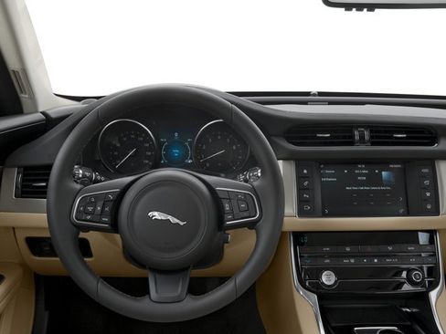 Used 2017 Jaguar XF Premium RWD image 7