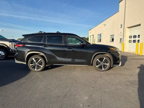Used 2021 Toyota Highlander XSE AWD/4WD image 4