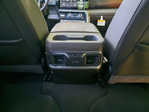 Used 2025 GMC Sierra 1500 Denali w/ Denali Reserve Package AWD/4WD image 9