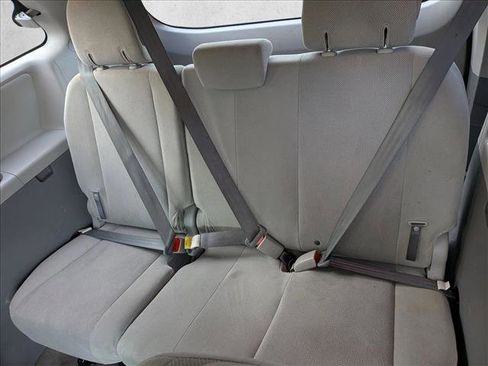 Used 2013 Toyota Sienna L image 16