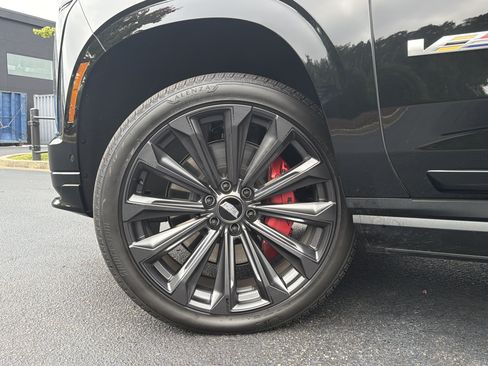 Used 2025 Cadillac Escalade V AWD/4WD image 16
