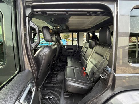 Used 2020 Jeep Wrangler Unlimited Sahara image 3