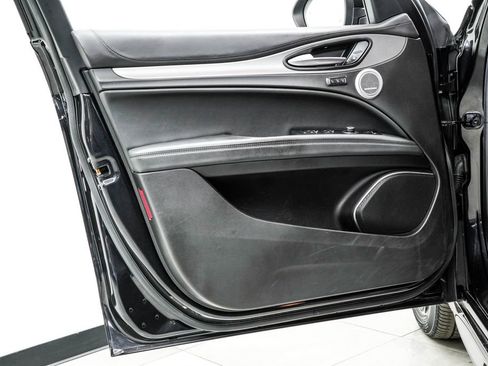 Used 2022 Alfa Romeo Stelvio Veloce image 42
