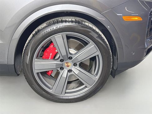 Certified 2026 Porsche Cayenne S AWD/4WD image 14