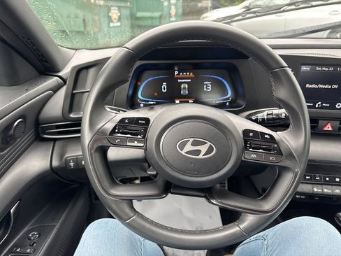 Used 2025 Hyundai Elantra Sport FWD image 23