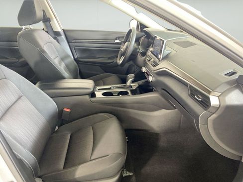 Used 2024 Nissan Altima 2.5 SV FWD image 20