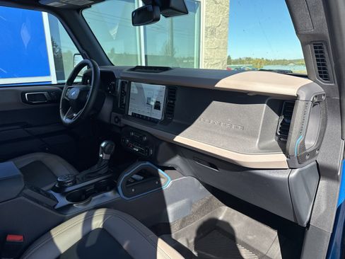 Used 2024 Ford Bronco Wildtrak image 14